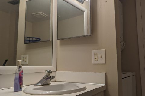 Condo in Lauderhill, Florida, 1 bedroom  № 1177411 - photo 18