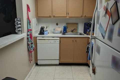 Condo in Lauderhill, Florida, 1 bedroom  № 1177411 - photo 17