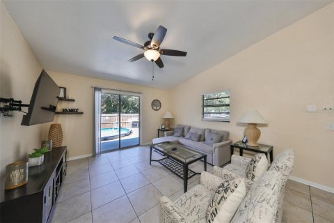 Propiedad comercial en venta en Saint Petersburg, Florida, 4 dormitorios, 207.73 m2 № 1375316 - foto 11