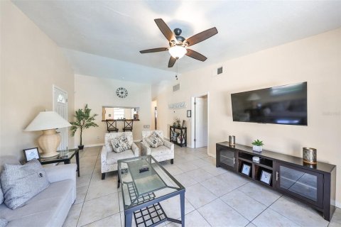 Propiedad comercial en venta en Saint Petersburg, Florida, 4 dormitorios, 207.73 m2 № 1375316 - foto 12