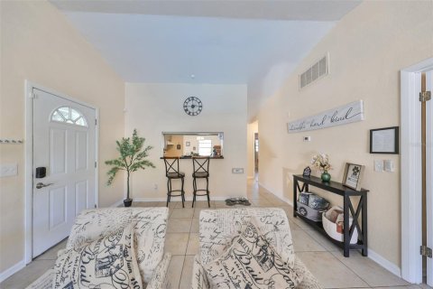 Commercial property in Saint Petersburg, Florida 4 bedrooms, 207.73 sq.m. № 1375316 - photo 13