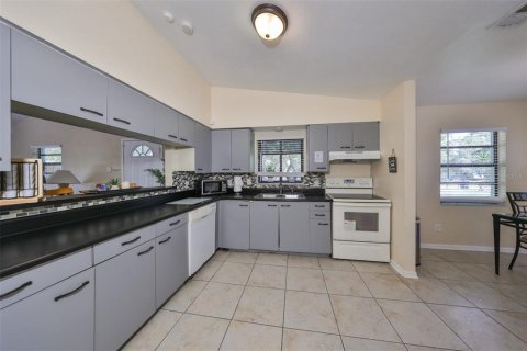 Propiedad comercial en venta en Saint Petersburg, Florida, 4 dormitorios, 207.73 m2 № 1375316 - foto 20