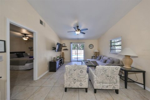 Propiedad comercial en venta en Saint Petersburg, Florida, 4 dormitorios, 207.73 m2 № 1375316 - foto 10