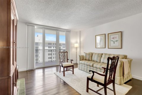 Copropriété à vendre à Hillsboro Beach, Floride: 1 chambre, 87.33 m2 № 1387958 - photo 2