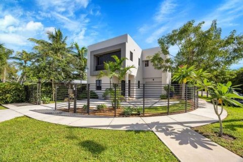 Villa ou maison à vendre à Miami, Floride: 4 chambres, 274.53 m2 № 1387924 - photo 1