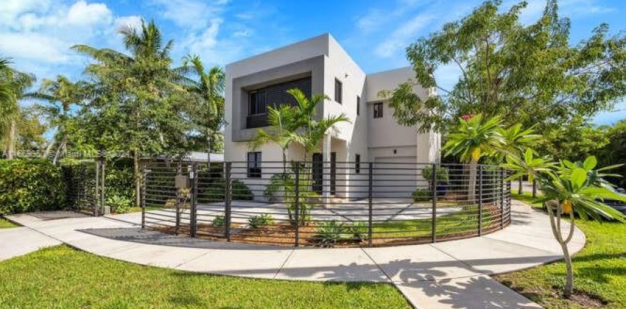 House in Miami, Florida 4 bedrooms, 274.53 sq.m. № 1387924