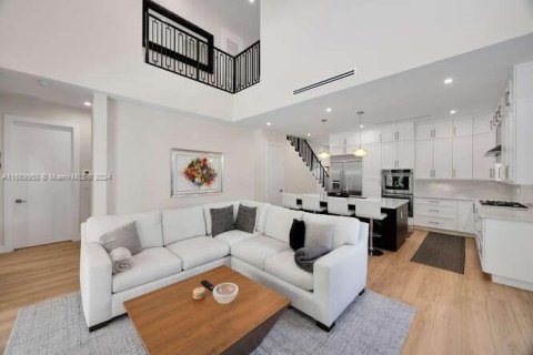 Casa en venta en Miami, Florida, 4 dormitorios, 274.53 m2 № 1387924 - foto 19