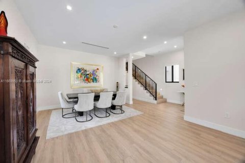 Casa en venta en Miami, Florida, 4 dormitorios, 274.53 m2 № 1387924 - foto 11