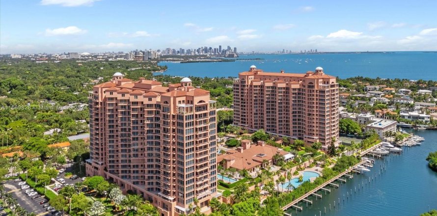 Condominio en Coral Gables, Florida, 3 dormitorios  № 1387923