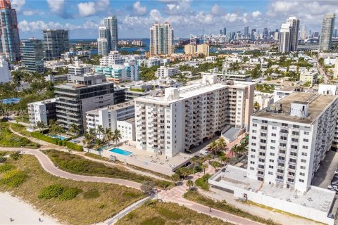 Condo in Miami Beach, Florida, 1 bedroom  № 1387747 - photo 14