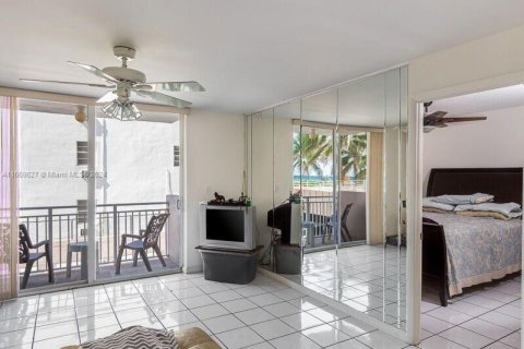 Condominio en venta en Miami Beach, Florida, 1 dormitorio, 61.22 m2 № 1387747 - foto 4