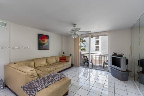 Condo in Miami Beach, Florida, 1 bedroom  № 1387747 - photo 5