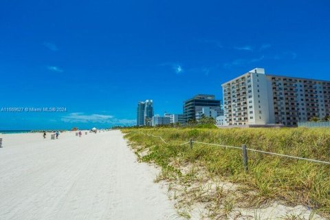 Condo in Miami Beach, Florida, 1 bedroom  № 1387747 - photo 18