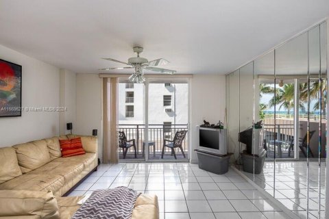 Condominio en venta en Miami Beach, Florida, 1 dormitorio, 61.22 m2 № 1387747 - foto 10