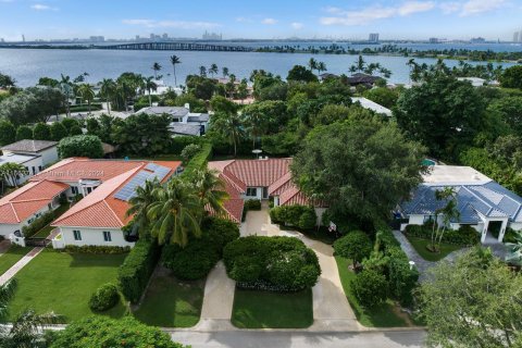 House in Miami, Florida 5 bedrooms, 349.59 sq.m. № 1370778 - photo 6