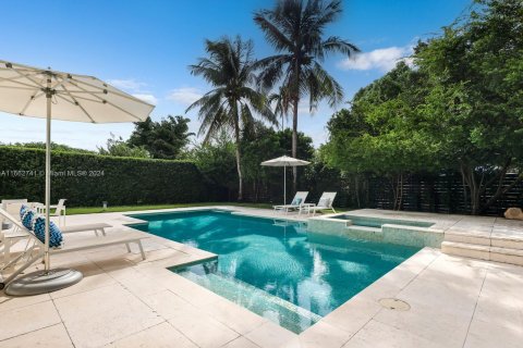 House in Miami, Florida 5 bedrooms, 349.59 sq.m. № 1370778 - photo 4