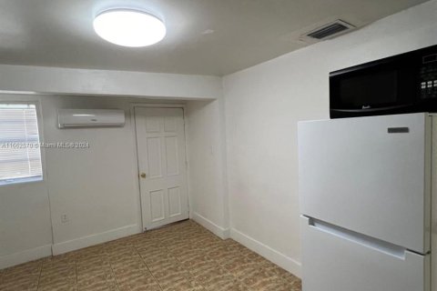 House in Miami, Florida 1 bedroom, 170.2 sq.m. № 1370729 - photo 19