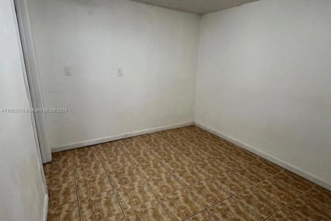 House in Miami, Florida 1 bedroom, 170.2 sq.m. № 1370729 - photo 9