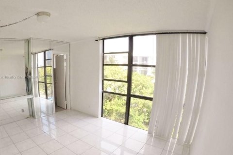 Copropriété à vendre à Sunny Isles Beach, Floride: 2 chambres, 83.05 m2 № 1370821 - photo 6