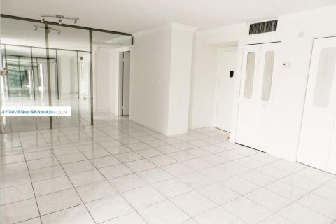 Condo in Sunny Isles Beach, Florida, 2 bedrooms  № 1370821 - photo 7