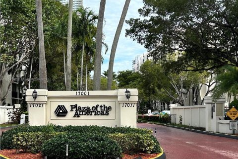 Condo in Sunny Isles Beach, Florida, 2 bedrooms  № 1370821 - photo 1