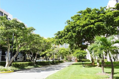 Condo in Sunny Isles Beach, Florida, 2 bedrooms  № 1370821 - photo 2