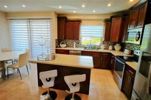 Townhouse in Aventura, Florida 4 bedrooms, 245.82 sq.m. № 1238877 - photo 7