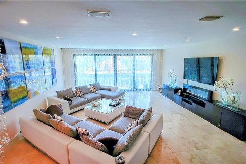 Adosado en venta en Aventura, Florida, 4 dormitorios, 245.82 m2 № 1238877 - foto 2