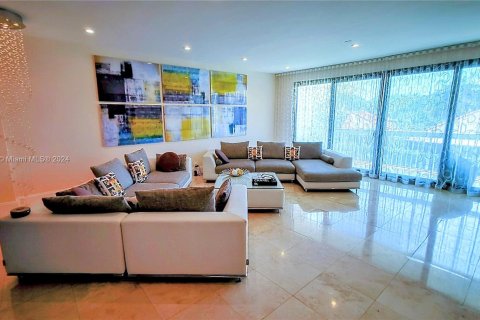 Townhouse in Aventura, Florida 4 bedrooms, 245.82 sq.m. № 1238877 - photo 3