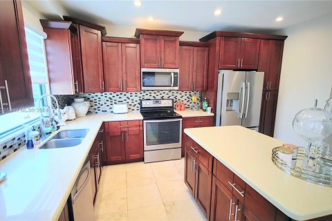 Touwnhouse à vendre à Aventura, Floride: 4 chambres, 245.82 m2 № 1238877 - photo 5