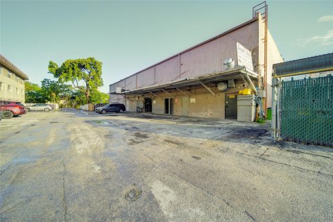 Propiedad comercial en venta en Miami, Florida № 1238829 - foto 25