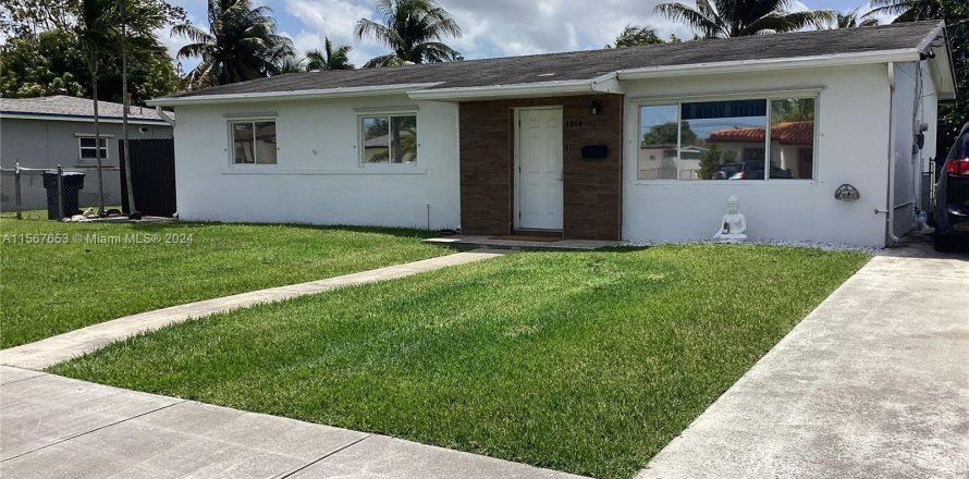 House in Miami, Florida 3 bedrooms, 109.16 sq.m. № 1116274