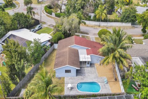 Villa ou maison à vendre à North Miami Beach, Floride: 4 chambres, 201.51 m2 № 1153407 - photo 2