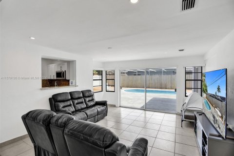 Villa ou maison à vendre à North Miami Beach, Floride: 4 chambres, 201.51 m2 № 1153407 - photo 17