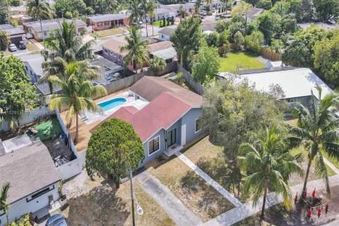 Villa ou maison à vendre à North Miami Beach, Floride: 4 chambres, 201.51 m2 № 1153407 - photo 29