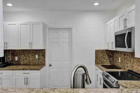 Villa ou maison à vendre à North Miami Beach, Floride: 4 chambres, 201.51 m2 № 1153407 - photo 23