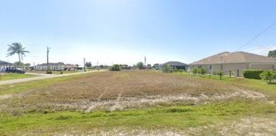 Land in Cape Coral, Florida № 674748