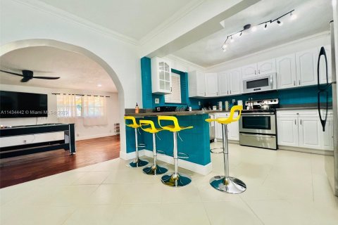Villa ou maison à vendre à Deerfield Beach, Floride: 4 chambres, 192.87 m2 № 674749 - photo 6