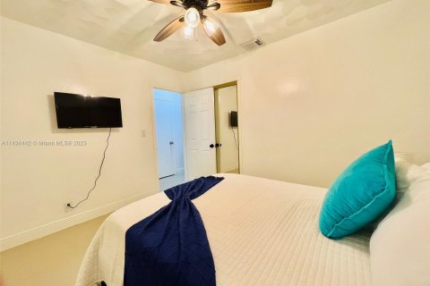 House in Deerfield Beach, Florida 4 bedrooms, 192.87 sq.m. № 674749 - photo 12