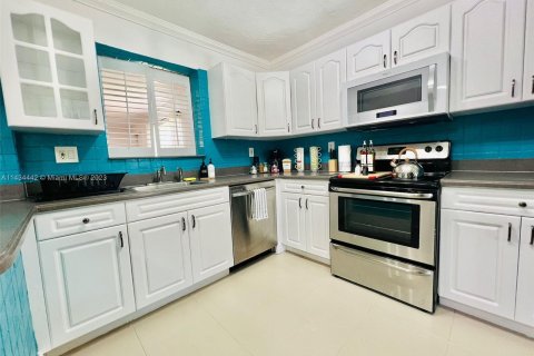 Casa en venta en Deerfield Beach, Florida, 4 dormitorios, 192.87 m2 № 674749 - foto 5