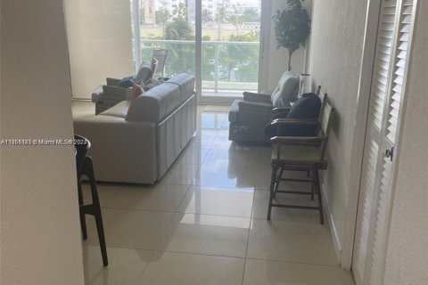 Condo in Miami Beach, Florida, 1 bedroom  № 1095413 - photo 12