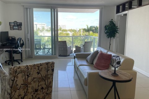 Condo in Miami Beach, Florida, 1 bedroom  № 1095413 - photo 10