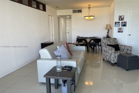 Condo in Miami Beach, Florida, 1 bedroom  № 1095413 - photo 6