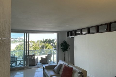 Condo in Miami Beach, Florida, 1 bedroom  № 1095413 - photo 9