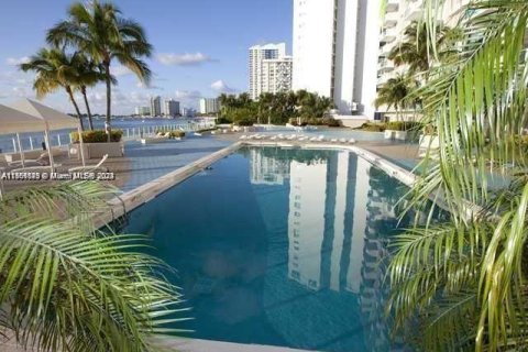 Condo in Miami Beach, Florida, 1 bedroom  № 1095413 - photo 2