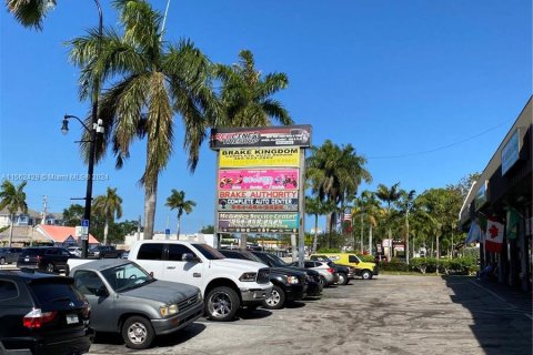 Propiedad comercial en venta en Hallandale Beach, Florida № 1096924 - foto 9