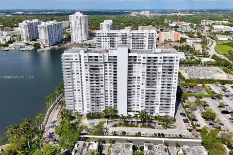 Condo in Aventura, Florida, 2 bedrooms  № 1096971 - photo 3