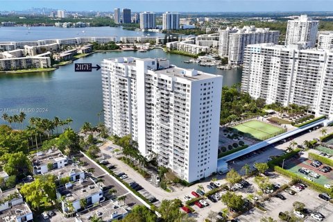 Copropriété à vendre à Aventura, Floride: 2 chambres, 157.28 m2 № 1096971 - photo 1