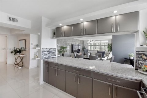 Copropriété à vendre à Aventura, Floride: 2 chambres, 157.28 m2 № 1096971 - photo 17