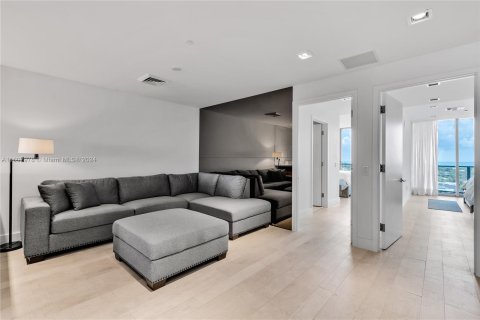 Condo in Key Biscayne, Florida, 3 bedrooms  № 1221924 - photo 23